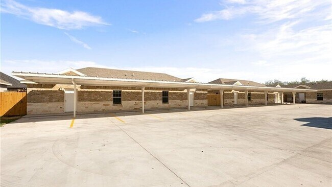 Building Photo - 3821 Oriole Ave