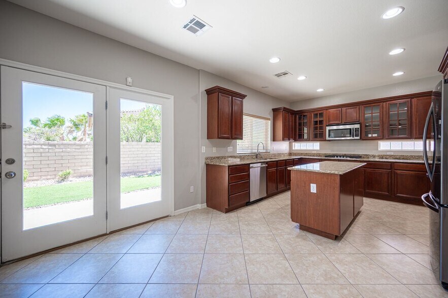 Building Photo - 12141 Capilla Real Ave
