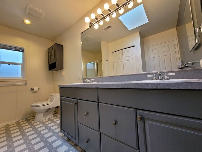 Building Photo - Bright Four-Bedroom Home with Spacious Outdoor Area