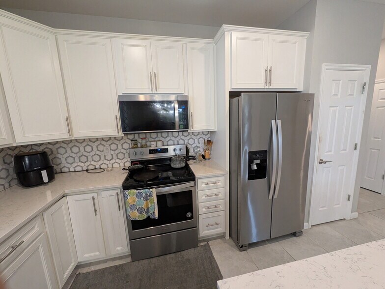 Building Photo - 17171 Anesbury Pl