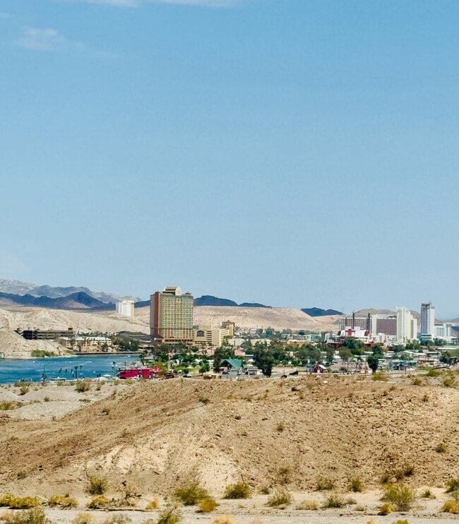 Building Photo - 3-Bedroom Condo with Spectacular Views in Riverview Bluffs