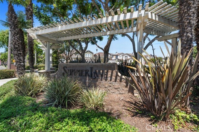 Building Photo - 16845 Primrose Ln