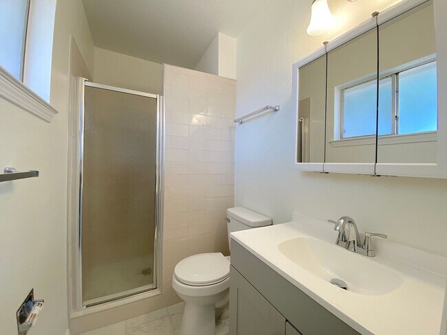 Building Photo - Northeast El Paso 3 Bed Refrig A/C