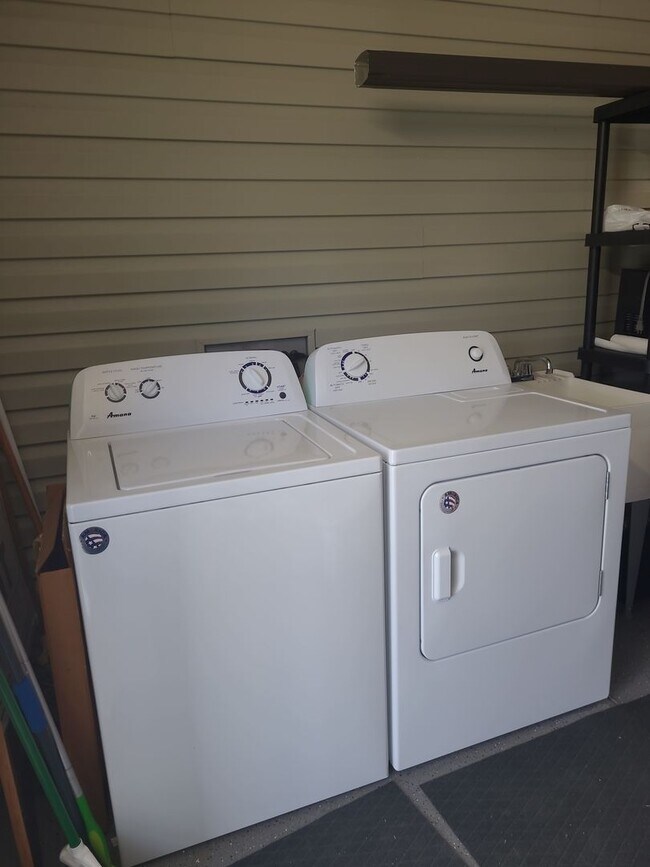 Building Photo - Remodeled Home in the Villages-Move in Ready