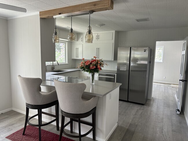 Building Photo - 5979 Meadow Ln