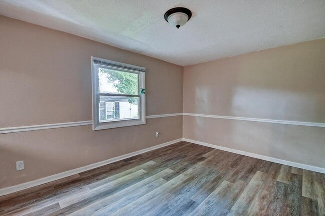 Building Photo - 2999 Clover Dr