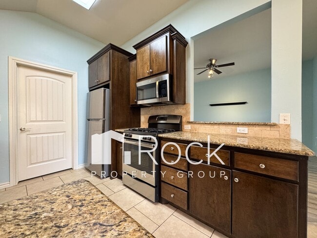 Building Photo - 3 Bedroom Home in North Norman with New Carpet