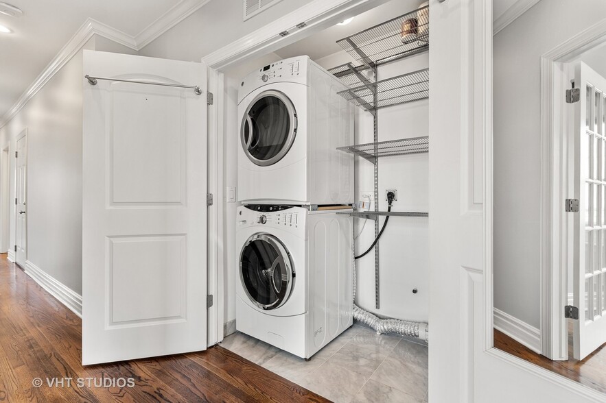 Building Photo - 4632 N Kenmore Ave