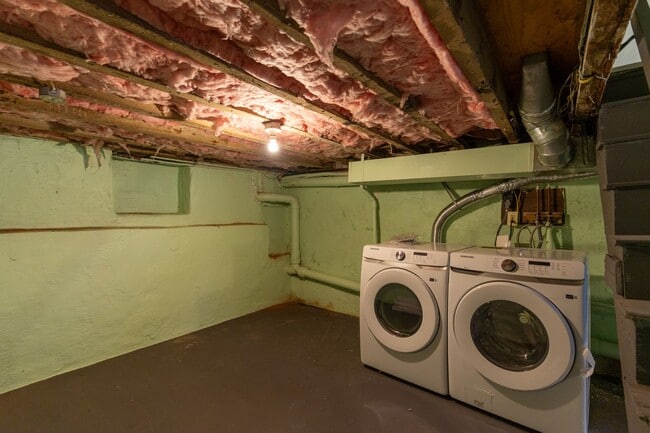 Building Photo - Charming 2 bedroom