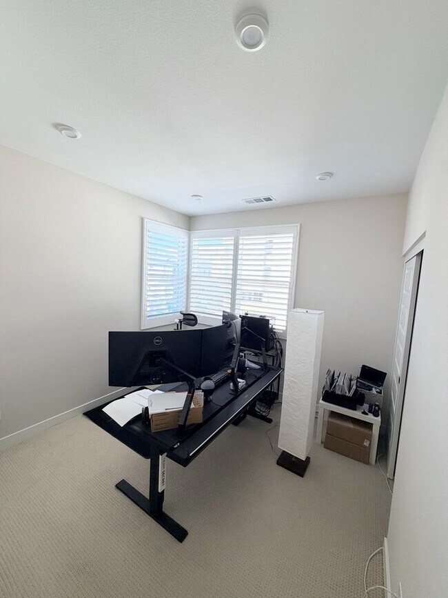 Building Photo - 1202 W Cara Dr