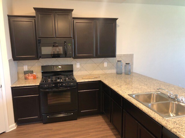 Building Photo - New Braunfels 4 bedroom