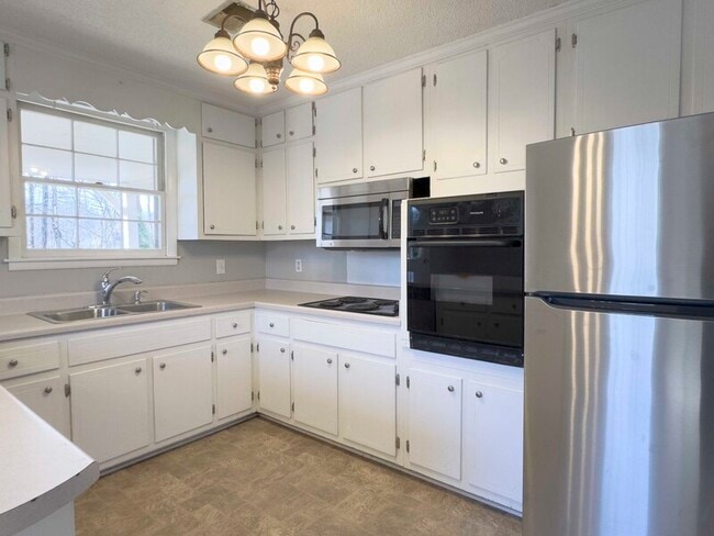 Building Photo - 328 Dunbar Cave Rd