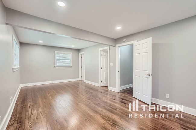 Building Photo - 2241 Wallingford Dr
