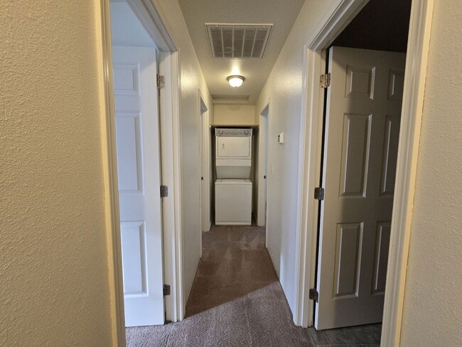 Building Photo - 1914 SE Douglas Ave