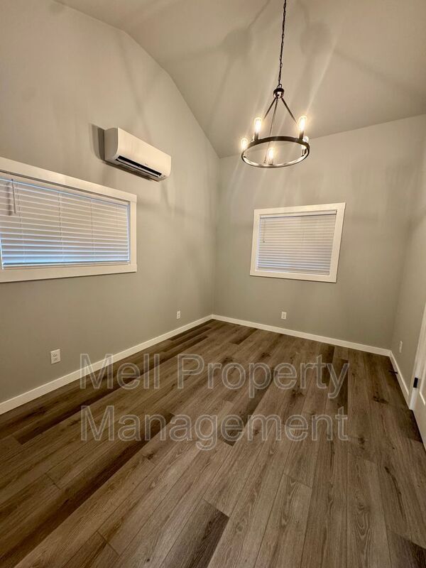 Building Photo - 1927 Steven St