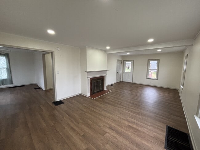 Building Photo - 14067 Lincoln St