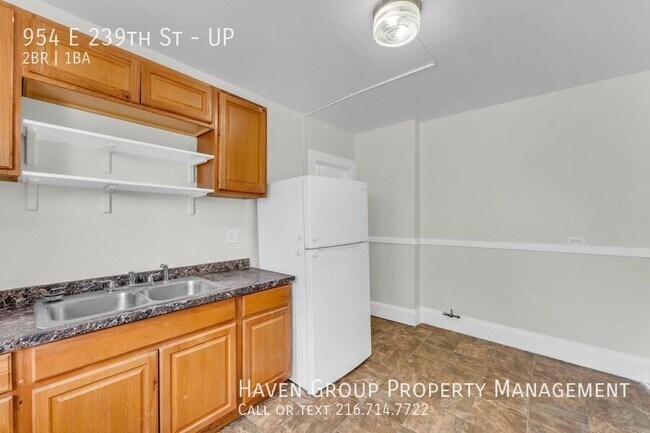Building Photo - 954 E 239th St