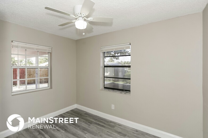 Building Photo - 5835 SW 117th Ave