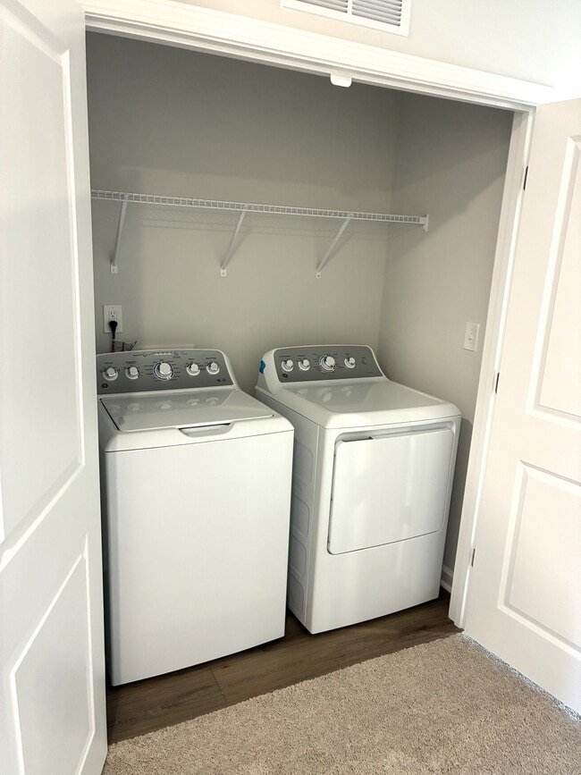 Building Photo - 372 Chesapeake Cmns St