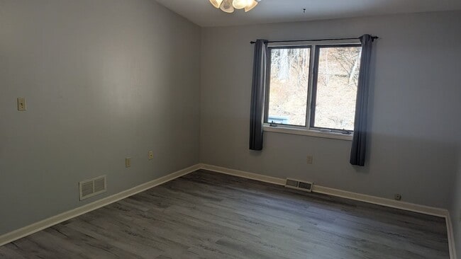 Building Photo - ***Please Respond Directly to the Online Listing, Calls May Not Be Returned***