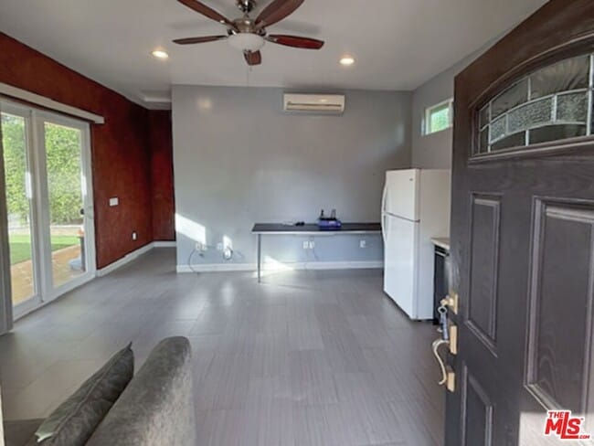 Building Photo - 6231 Royer Ave