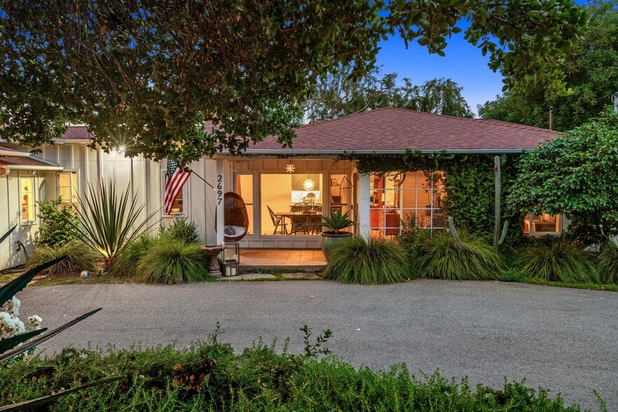 Frontyard - 2697 Wilson St