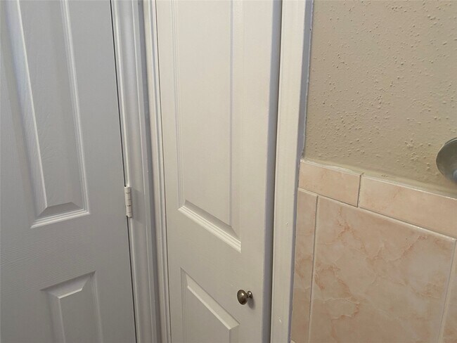 Building Photo - 2415 Poco Dr