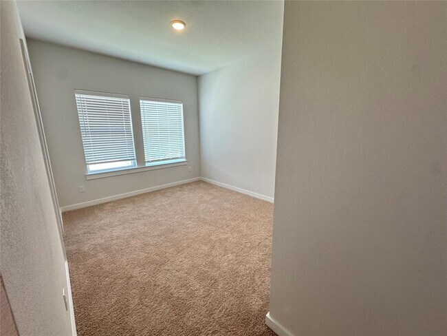 Building Photo - 112 Corn Ln