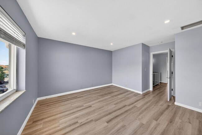 Building Photo - 505 NE 20th Ave