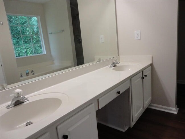 Building Photo - 1715 Crestwell Ln SW