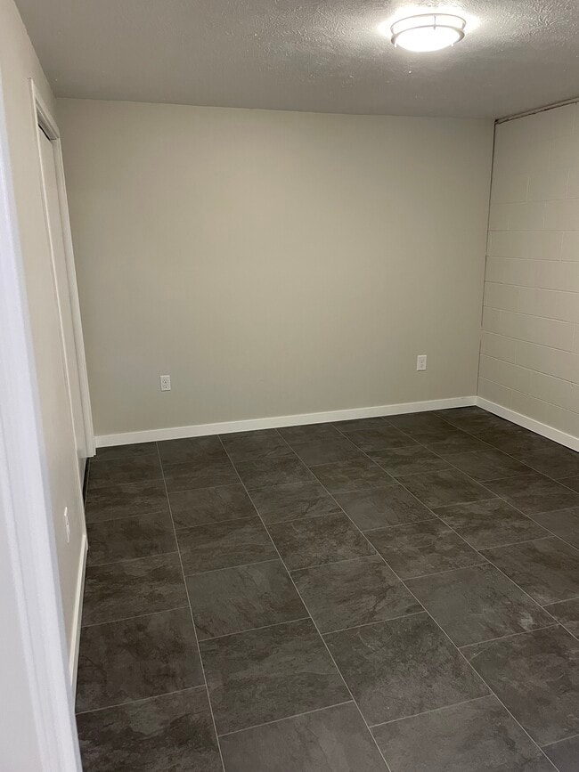 Building Photo - 866 S 45th St