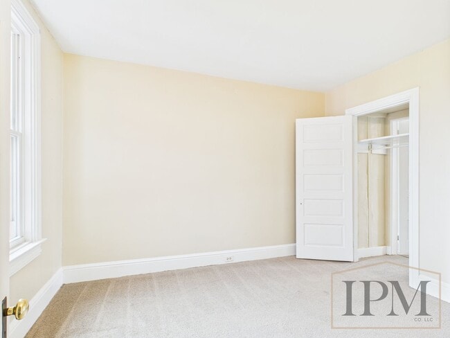 Building Photo - Available Now! Spacious 5 Bedroom Home Loc...