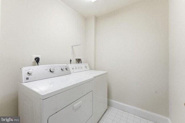 Building Photo - 1362 Irving St NW