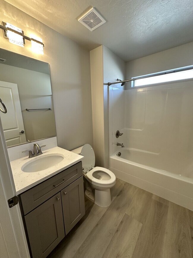 Building Photo - Beautiful 3-Bedroom, 2 Bath Home in Pasco!