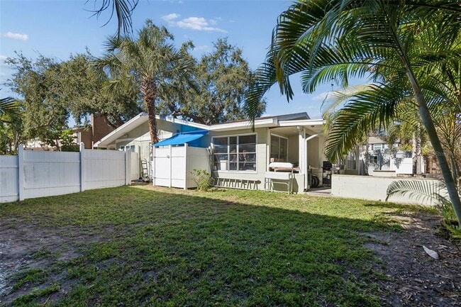 Building Photo - 2302 S Arrawana Ave