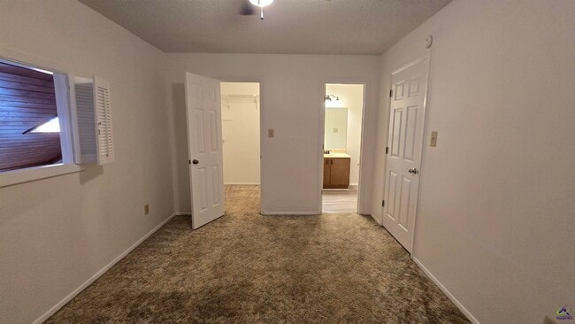 Building Photo - 313 Westcliff Center St