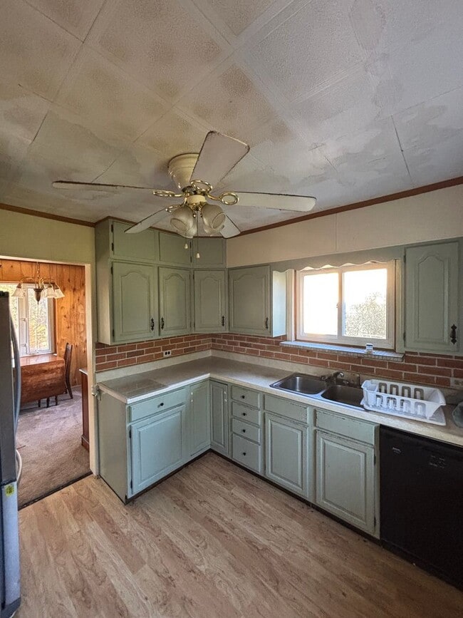 Building Photo - Charming 2-Bedroom Single-Family Home with Garage and Off-Street Parking