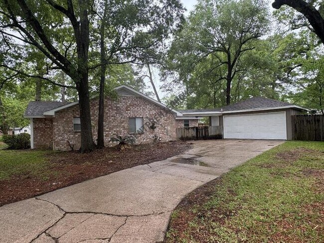 Building Photo - 3214 Three Pines Dr