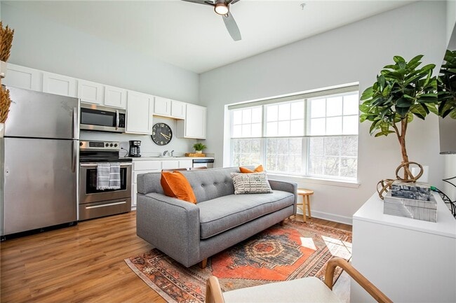 Building Photo - 904 Garland Ave