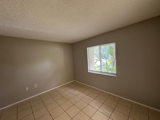 Building Photo - FANTASTIC 2 Bed 2 Bath Duplex with a HUGE ...