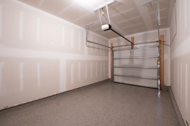 Building Photo - Modern Elegance in Brightleaf: 3-Bedroom Townhouse with Amenities Galore