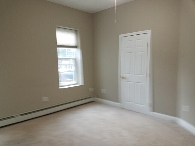 Building Photo - 585 Beech St