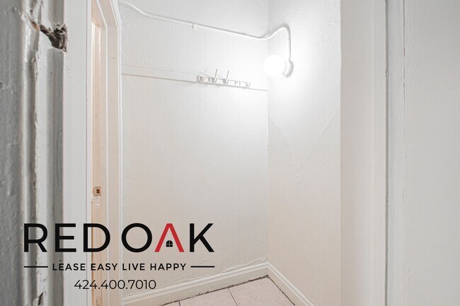 Building Photo - 1000 S Grand View St