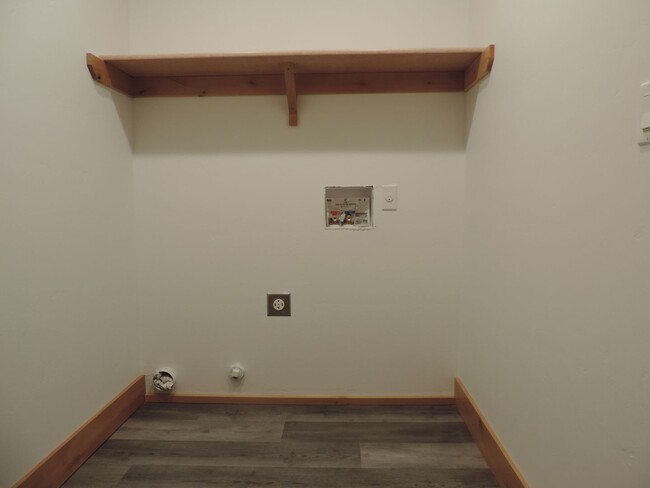 Building Photo - Application Pending - 4 Bedroom Home for R...