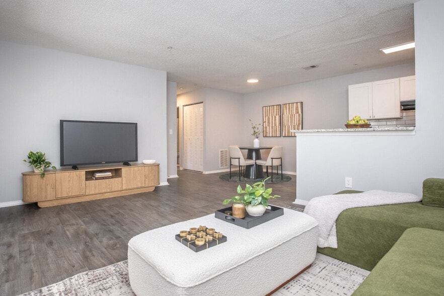 Interior Photo - The Reserve