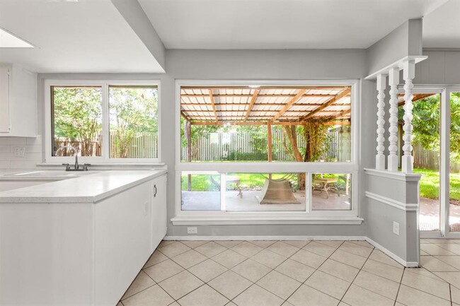 Building Photo - 10425 Quail Ridge Dr