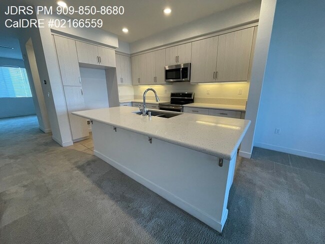 Building Photo - El Monte 2 Bedroom Townhome