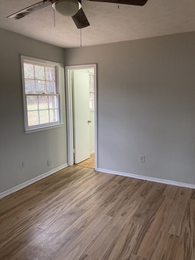 Building Photo - 3 Bedroom in Greenville