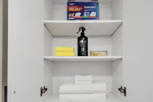 Building Photo - 1111 Shepherd Dr