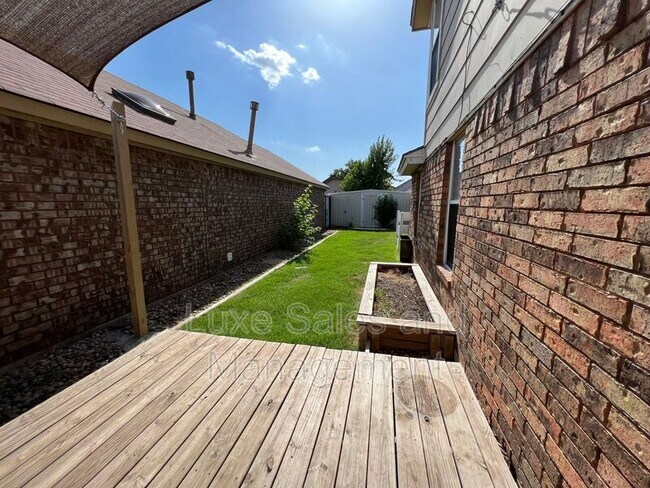 Building Photo - 2137 Goodrich Dr